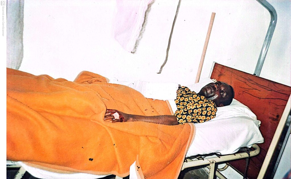 Abbé KAKABAZE au lit de l'hôpital Abbé KABAZANE au lit de l'hôpital